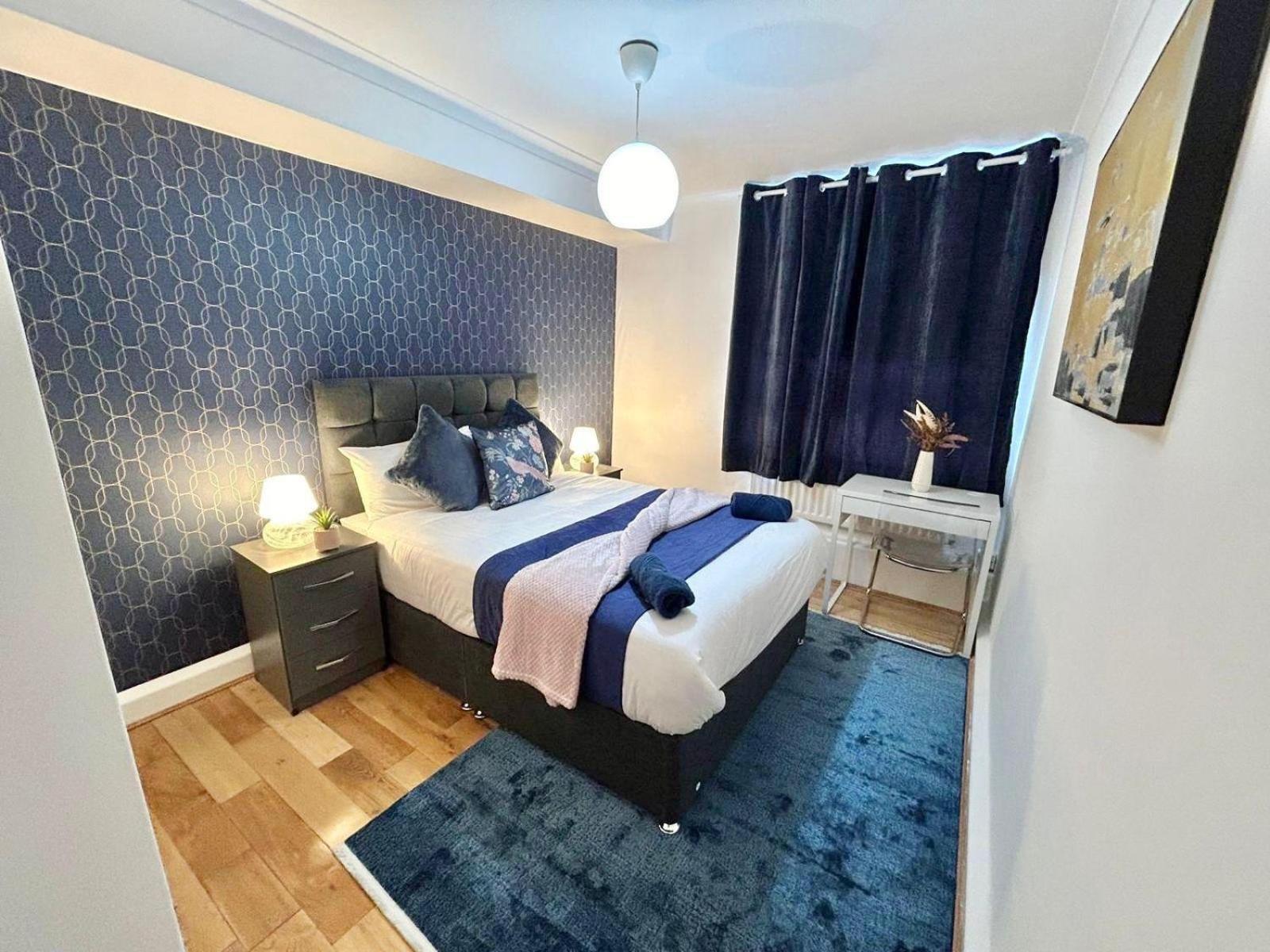 Marble Arch Beautiful Family * London